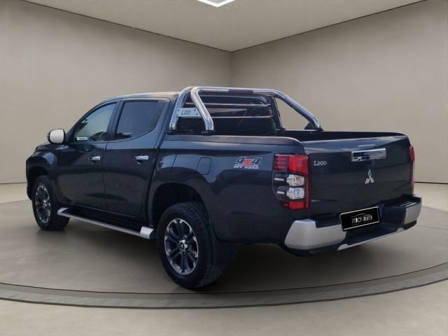 Mitsubishi MITSUBISHI L200 2.3 D Club Cab 4x4 Easy Select I imagem 3