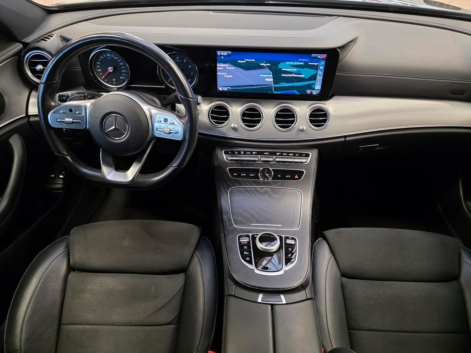 Fahrzeugabbildung Mercedes-Benz E 300 T Automatik AMG Line/20"Alu/Ahk