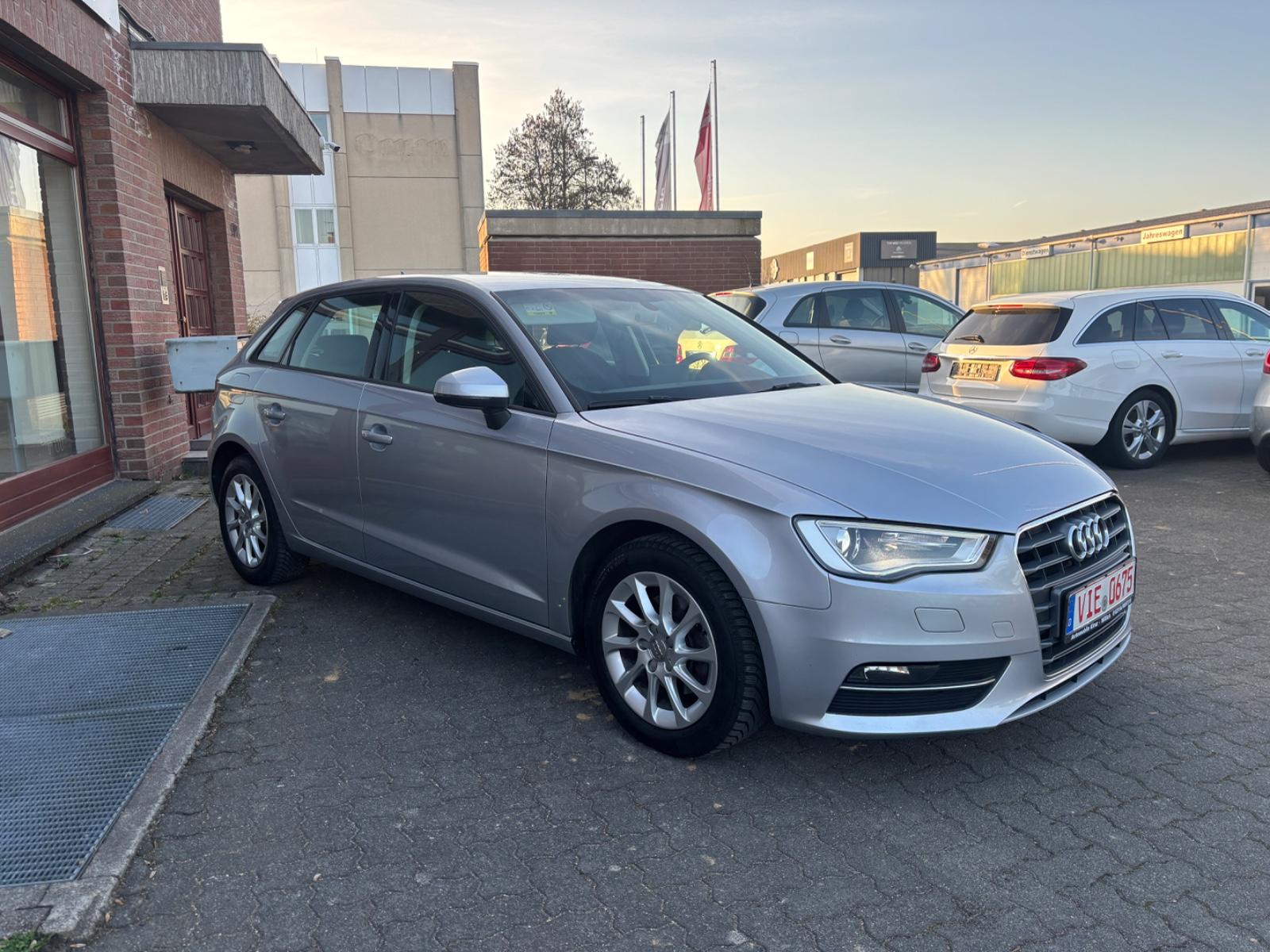 Audi A3 Sportback AUTOMATIK NAVI SHZ PDC TEMP XENON