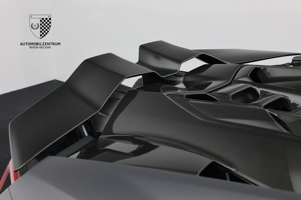 LAMBORGHINI Revuelto 2025