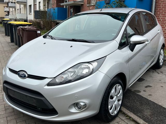 Ford Fiesta Titanium *PDC-ALLWETTER-KLIMA-TÜV NEU*