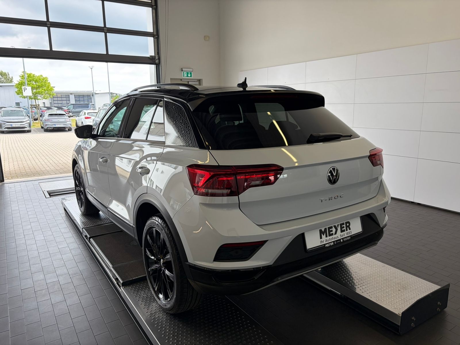 Fahrzeugabbildung Volkswagen T-Roc Sport 1.5 TSI DSG *BlackStyle,LED,ACC,Navi