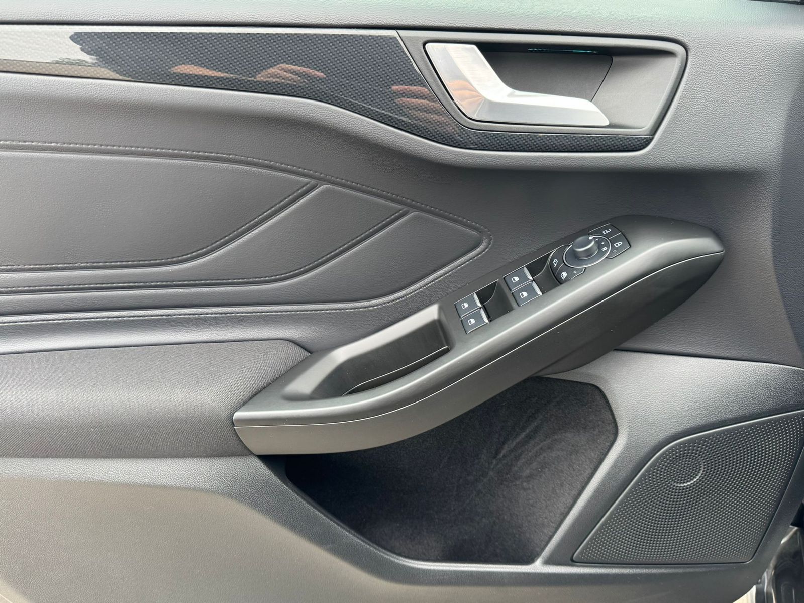 Fahrzeugabbildung Ford Focus 1.0 ST-Line X MATRIX*B&amp;O*ACC*KAM*APP*LHZ