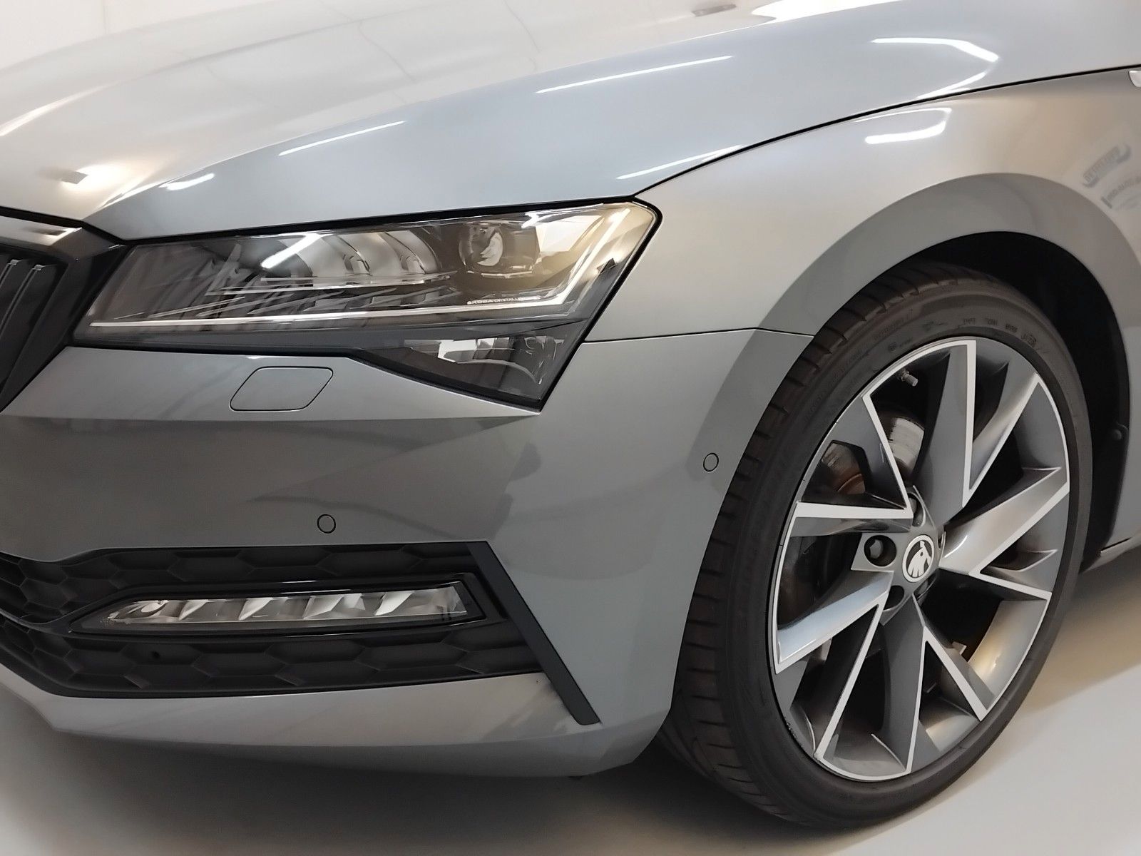 Skoda Superb (05/2023, Benzin)