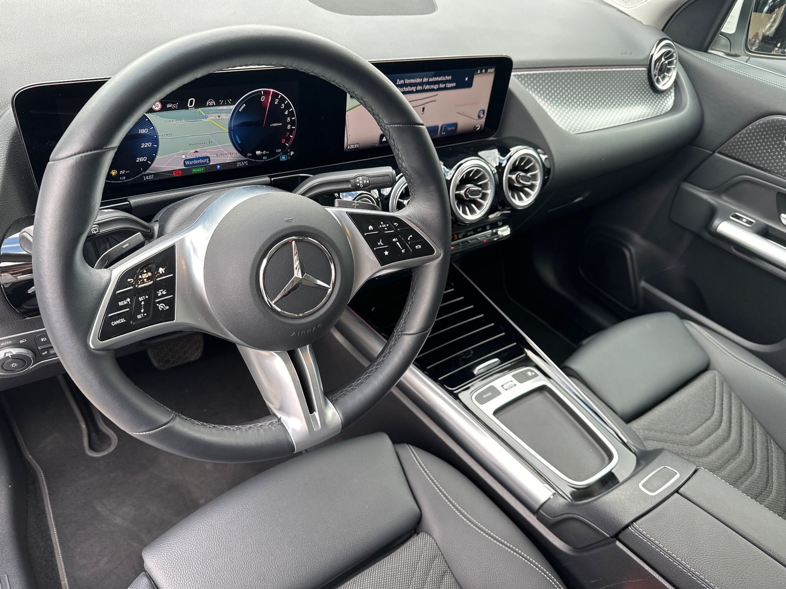 Fahrzeugabbildung Mercedes-Benz GLA 250 e Progressive Advanced NAV+LED+ACC