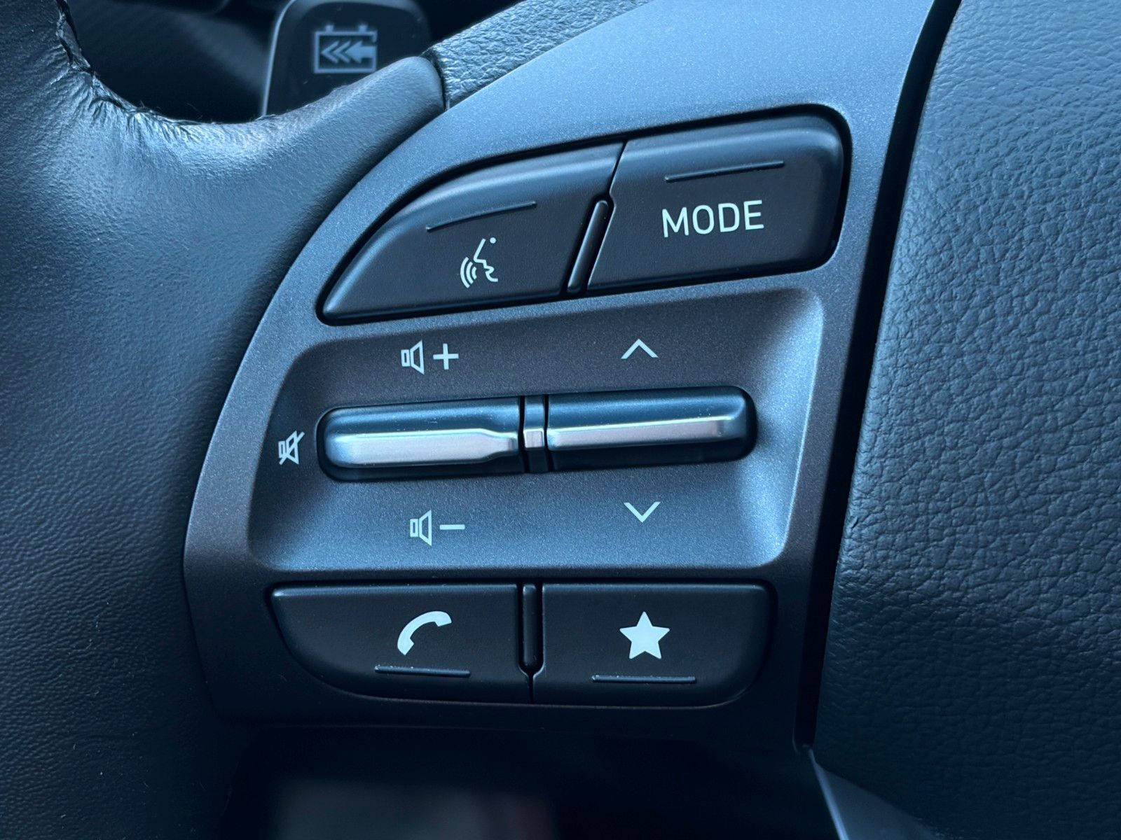 Fahrzeugabbildung Hyundai KONA E Trend SHZ LHZ LKA LFA ACC KRELL CarPlay