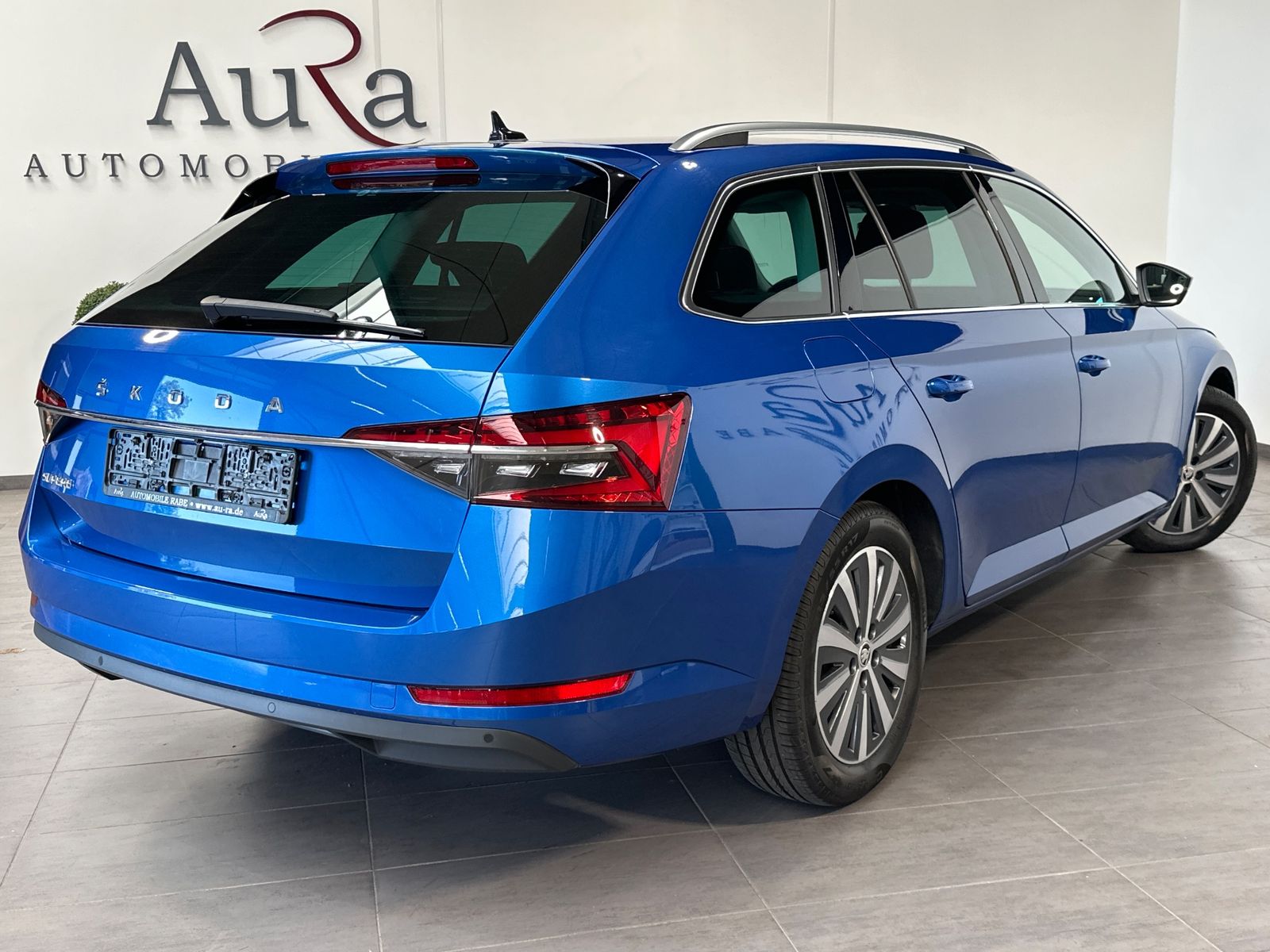 Fahrzeugabbildung SKODA Superb Combi 2.0 TDI DSG Style NAV+LED