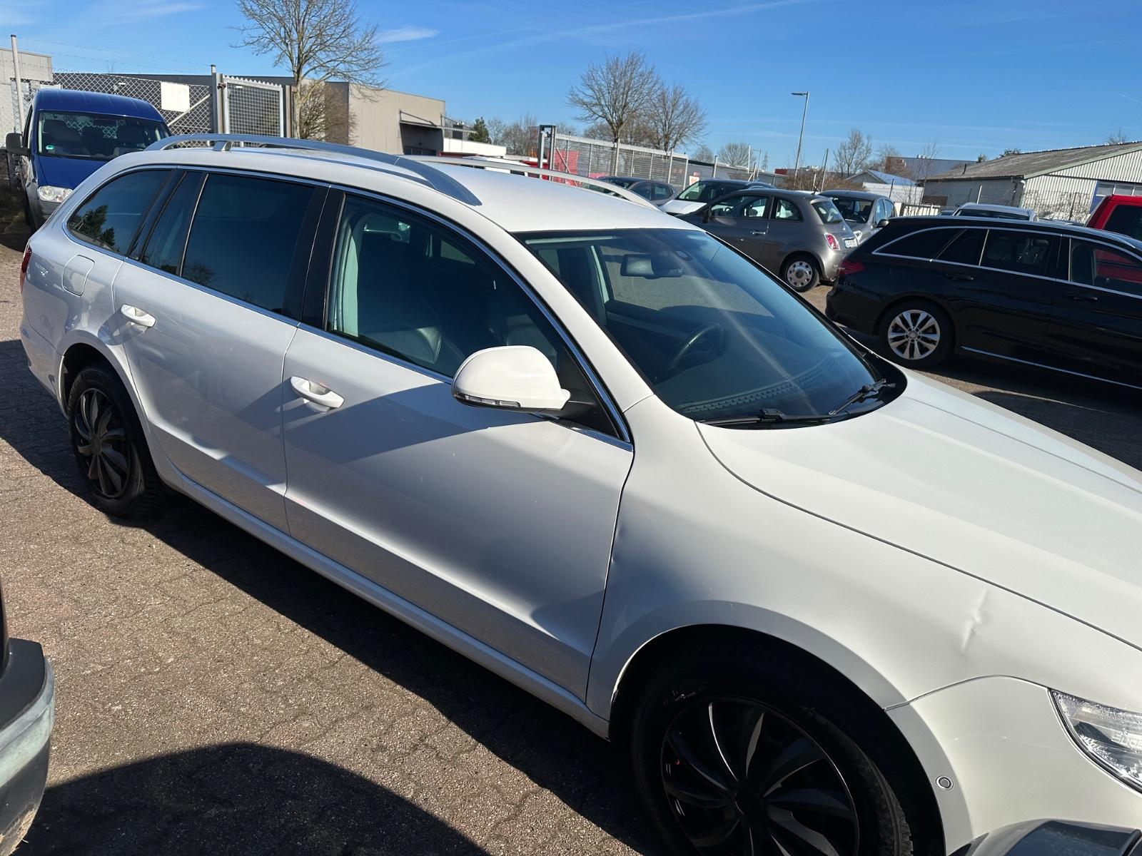 Skoda Superb 2013 — rear view