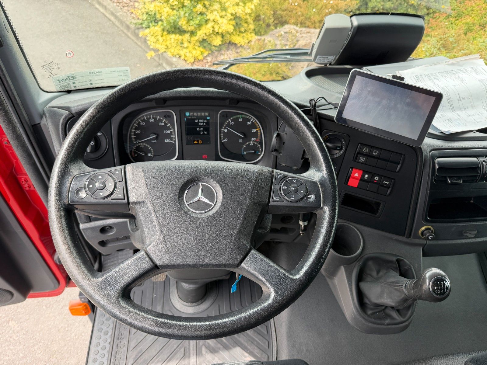 Fahrzeugabbildung Mercedes-Benz Atego 923 L 3 Sitze Standh. Ausbau
