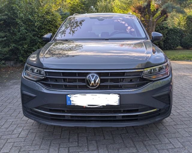 Fahrzeugabbildung Volkswagen Tiguan Life Active 1,5 l TSI DSG Active