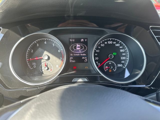 Fahrzeugabbildung Volkswagen Touran 1.5 TSI HIGHLINE NAVI KEYLESS AHK APP-CON