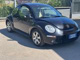 Volkswagen New Beetle 1.6 - Volkswagen New Beetle mit Benzin-Antrieb: Limousine, 1.6