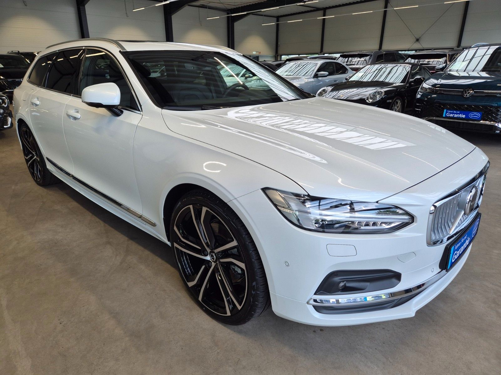 Volvo V90 2.0 d ULTIMATE BRIGHT LEDER PANO STANDHZ AHK foto 2