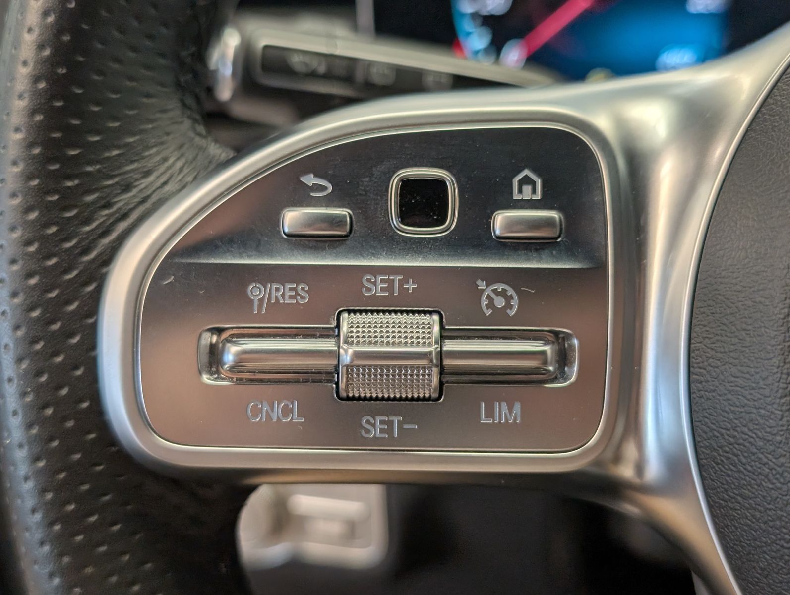 Fahrzeugabbildung Mercedes-Benz GLE 450 AMG 4M*AIRMATIC*LED*BURMESTER*CAM*NIGHT*