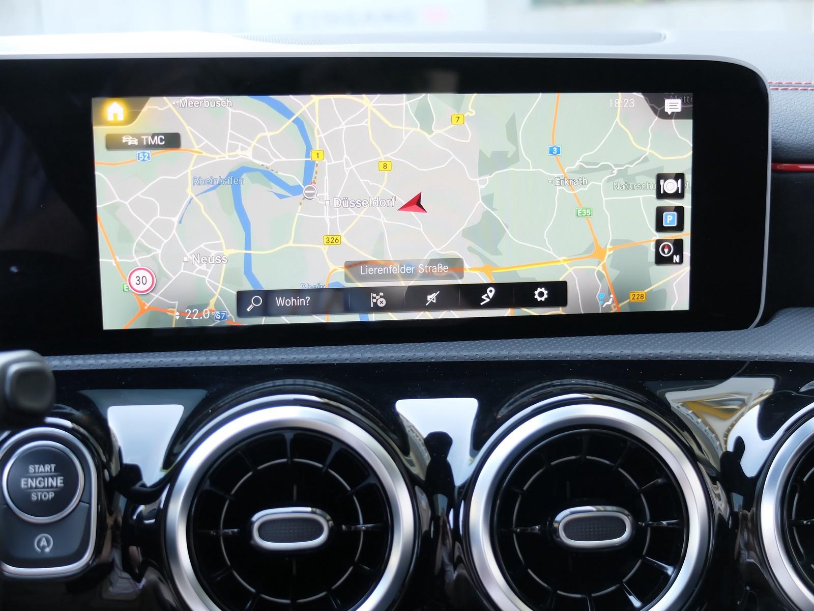 Mercedes-Benz CLA 180 AMG Line Automatik Panorama AHK