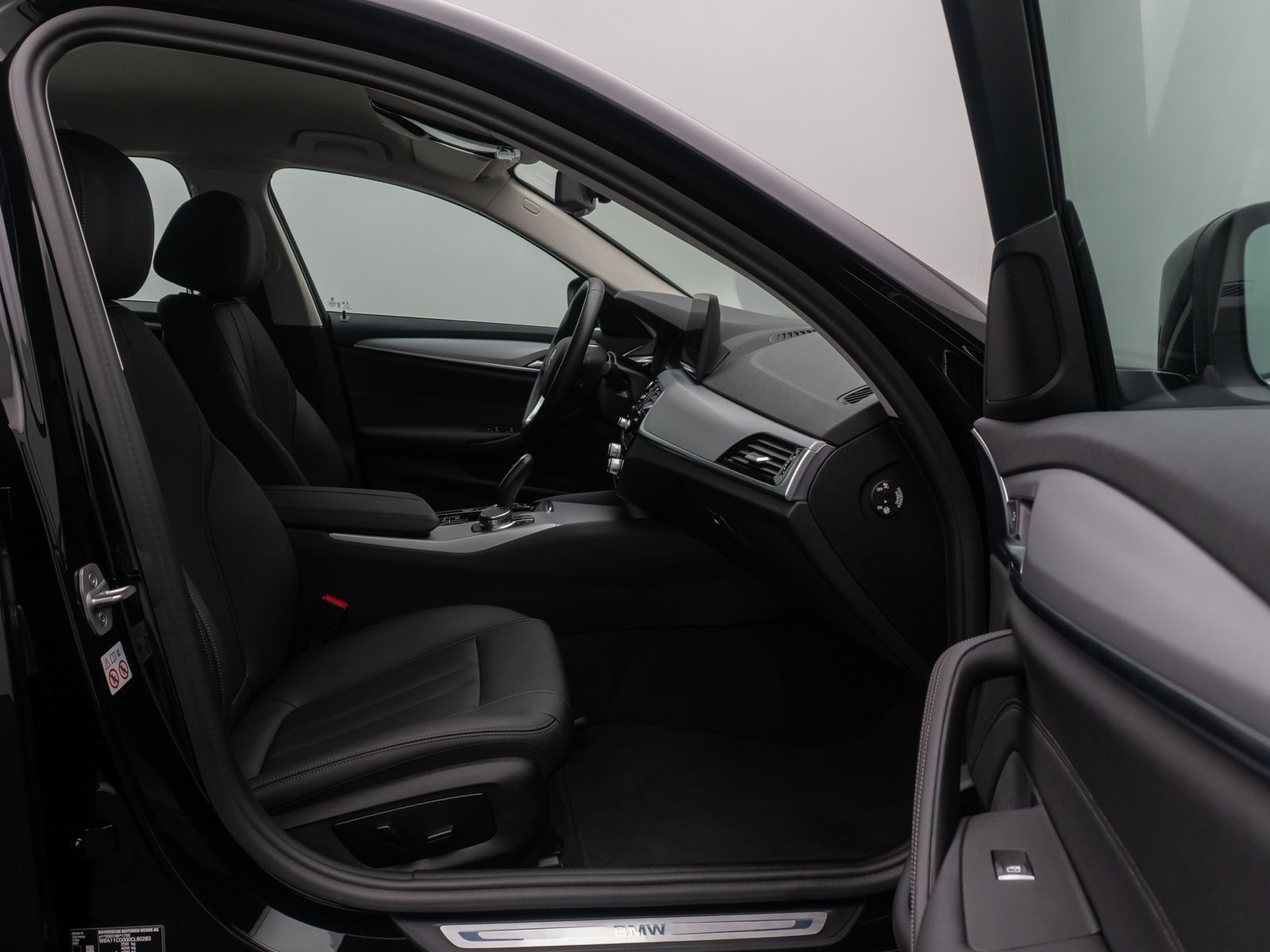 Fahrzeugabbildung BMW 530e Alarm DAB Kamera HiFi Leder Sport 18Zoll