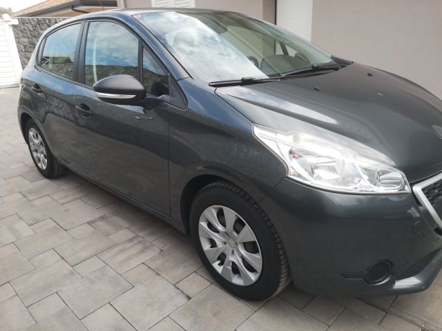 Peugeot 208 1.0 benzina 5 porte neopatentati