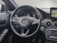 MERCEDES-BENZ A 200 BlueEfficiency~HarmannKardon~PDC V+H~Navi