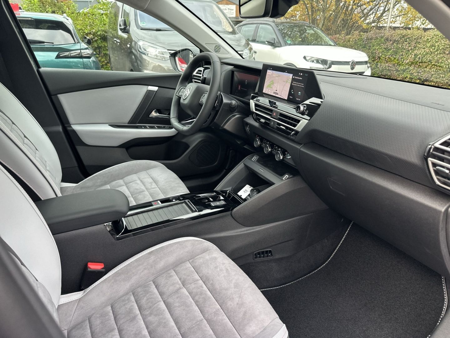 Fahrzeugabbildung Citroën C4 X Max Hybrid 145 El. Pano Navi CarPlay SHZ