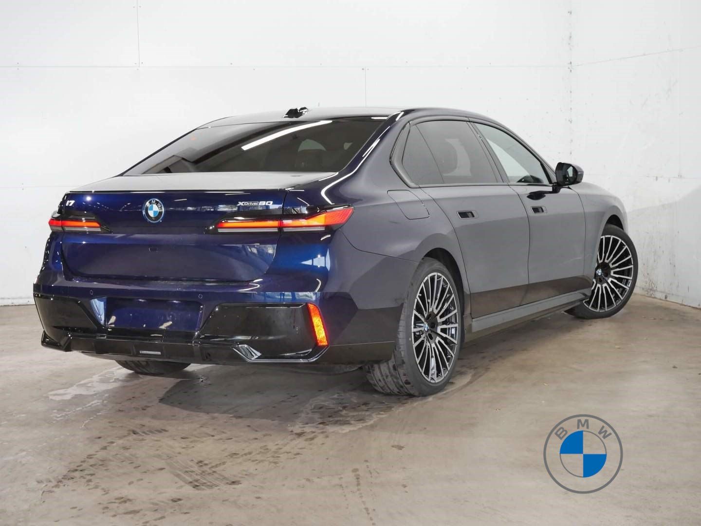 BMW i7 60 xDrive M Sport Pro 21 Fond TV B&W Lounge foto 3