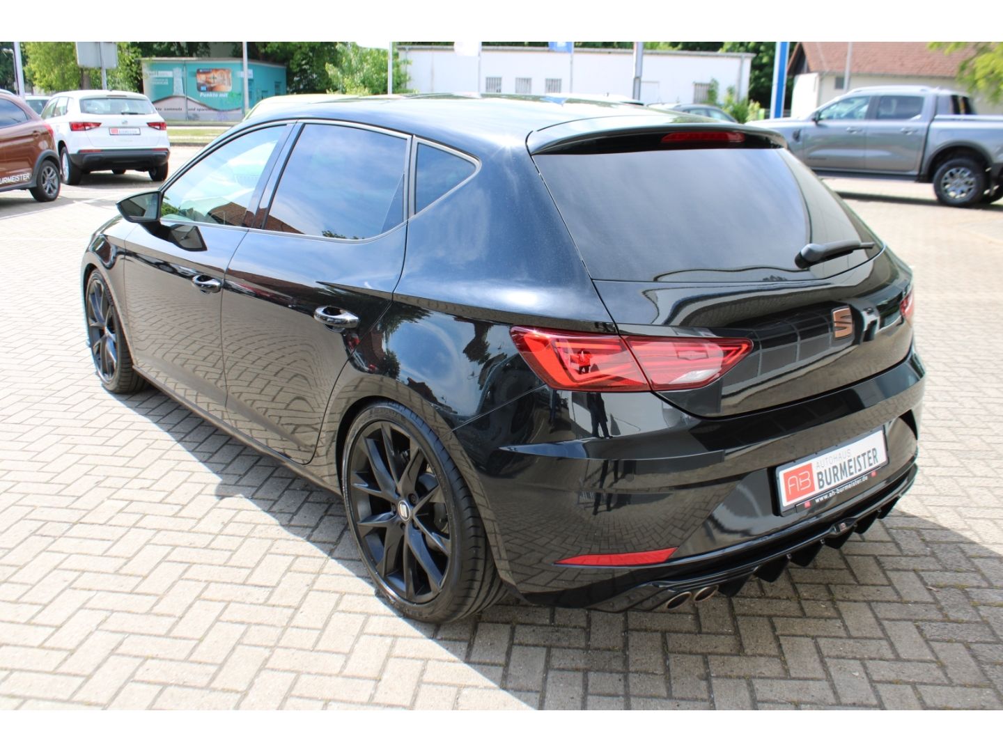 SEAT Leon FR 2.0 TDI Beats ACC LED H&R Pano Navi DAB - Image 3