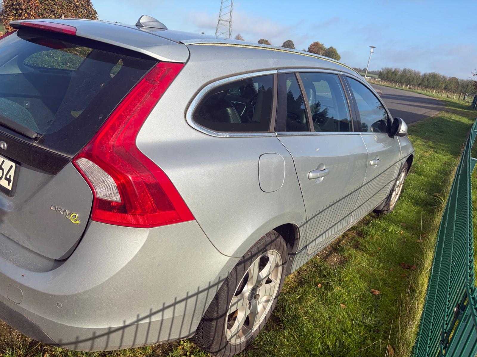 Volvo V60 2011 — engine 1.560 cm³, 114 HP (84kW)