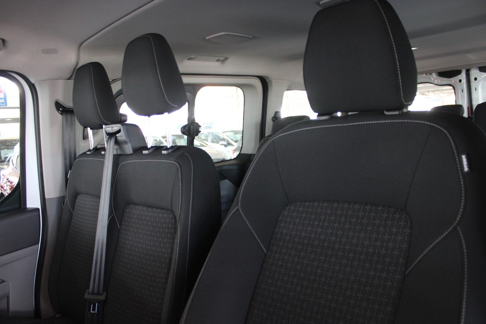 Fahrzeugabbildung Ford Transit Custom Kombi Trend 9-Sitzer LED NAVI CAM