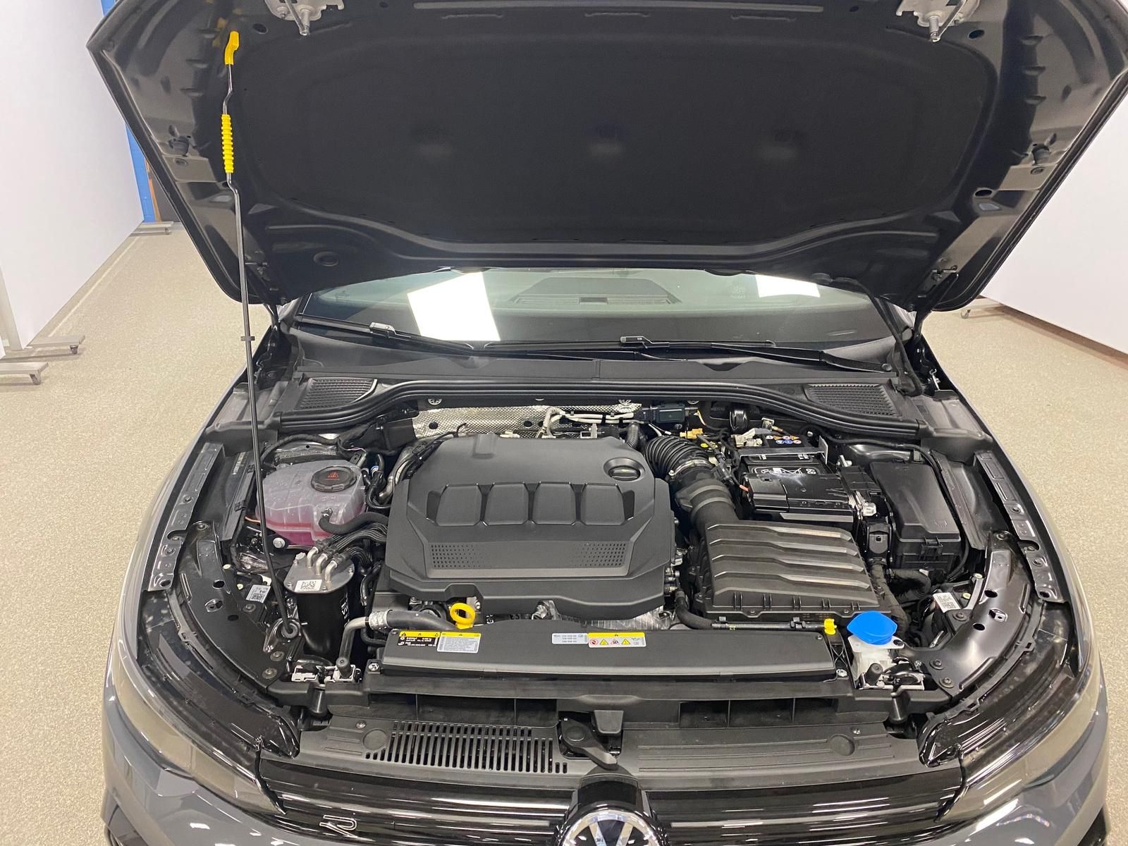 Fahrzeugabbildung Volkswagen Variant 2.0 TDI DSG R-Line BLACKSTY+MATRIX+5JGAR