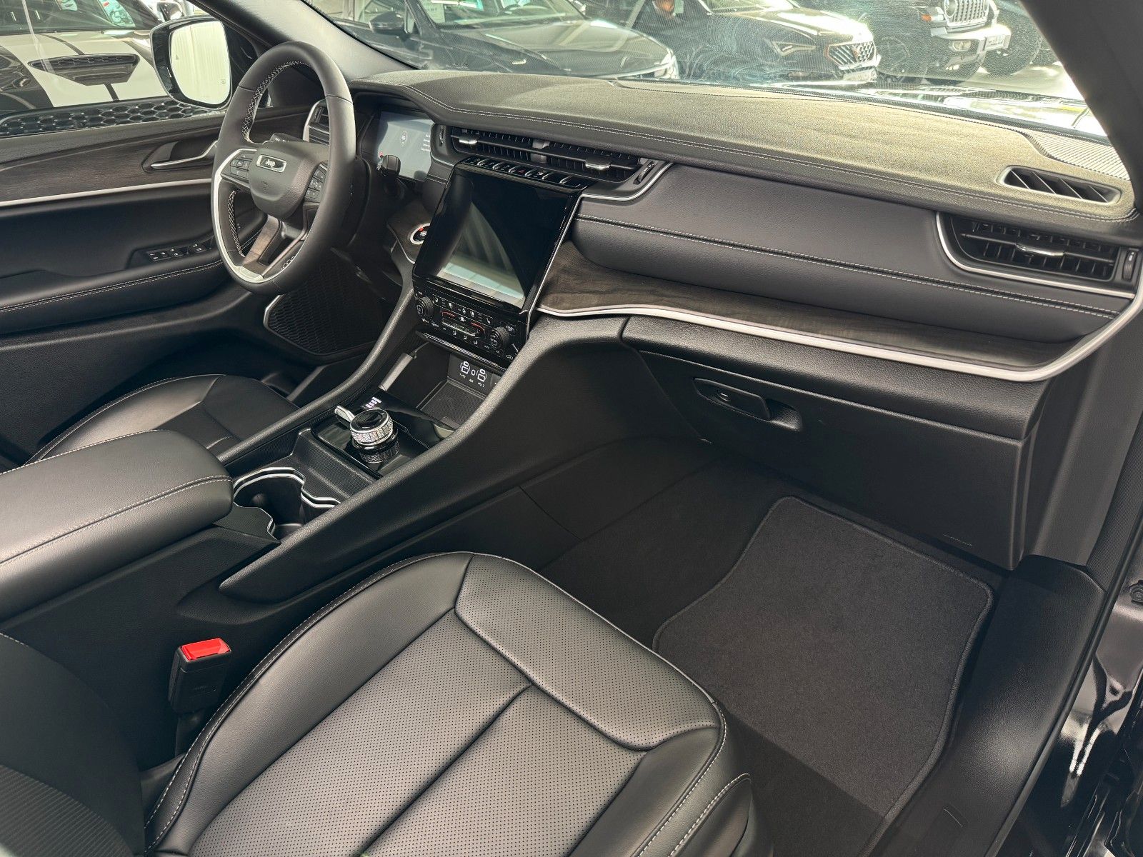 Fahrzeugabbildung Jeep Grand Cherokee 3.6 V6 Limited 4x4 Night Edition