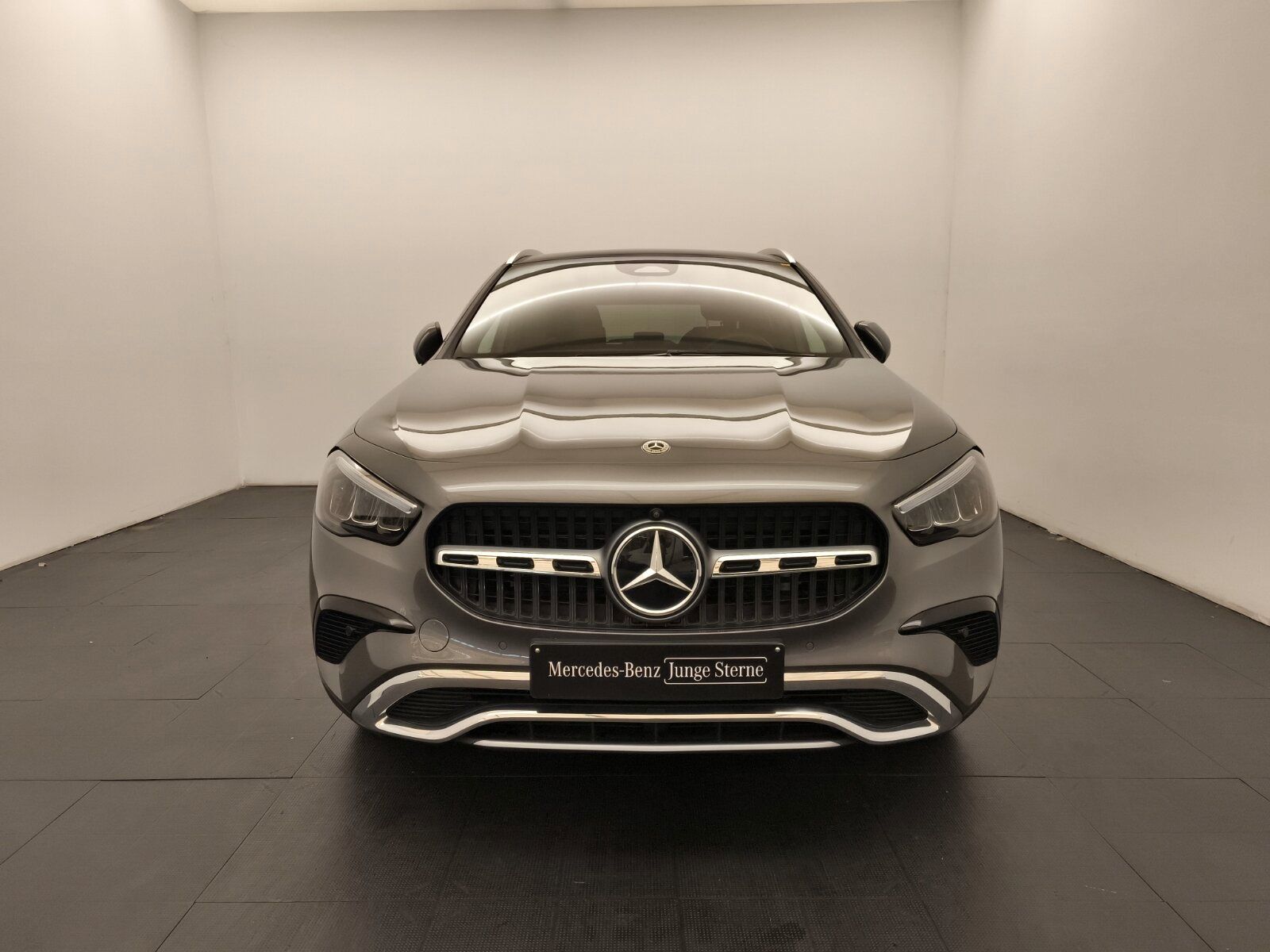 Mercedes-Benz GLA 200 Prog Distr Pano LED 360 AHK WinterP Spur imagem 2