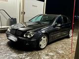Mercedes-Benz C 230 AVANTGARDE Sportpaket Diamond Black  - Mercedes-Benz C 230: Sport