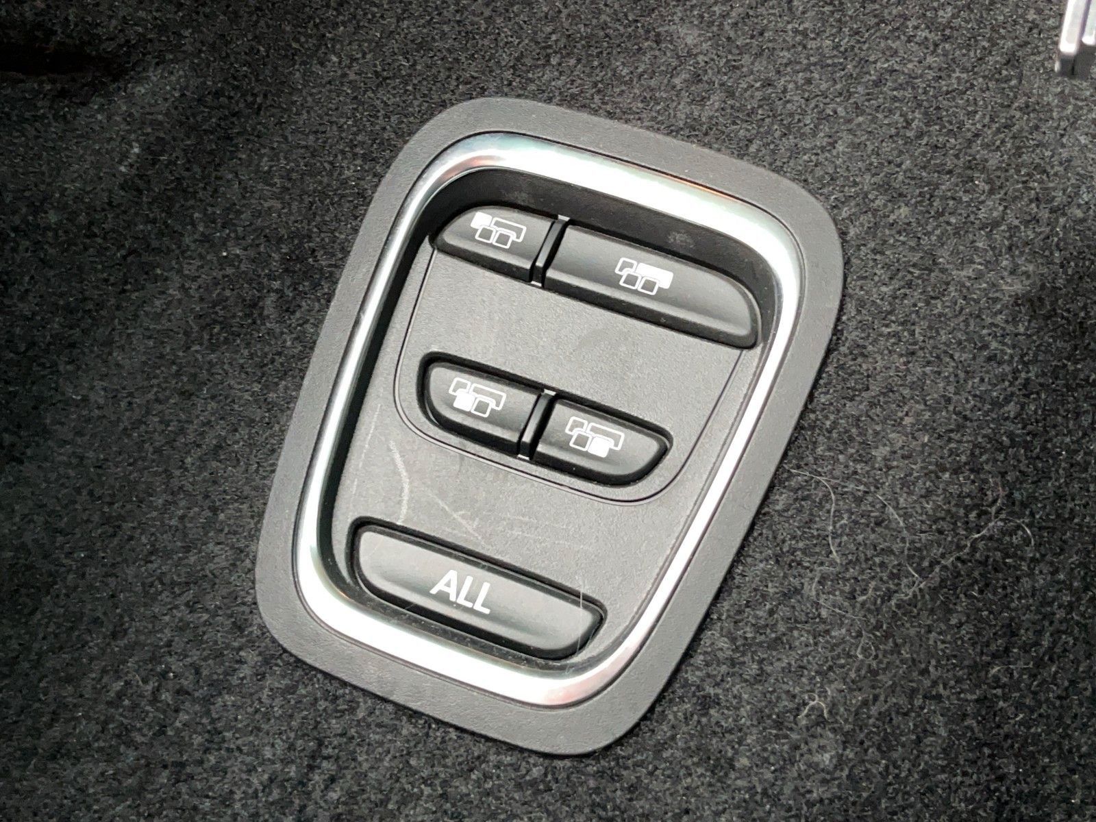 Fahrzeugabbildung Renault Grand Scenic TCE 140*7-Sitzer*Navi*