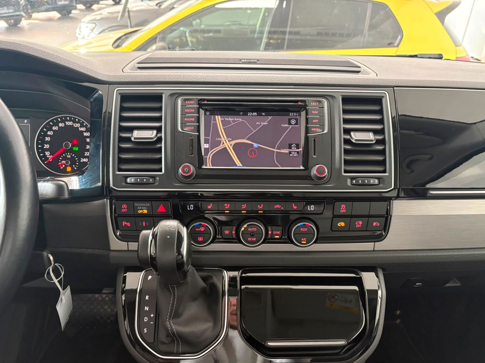 Volkswagen T6 Multivan EDITION LEDER AHK STHZG CAM DYN LED foto 13
