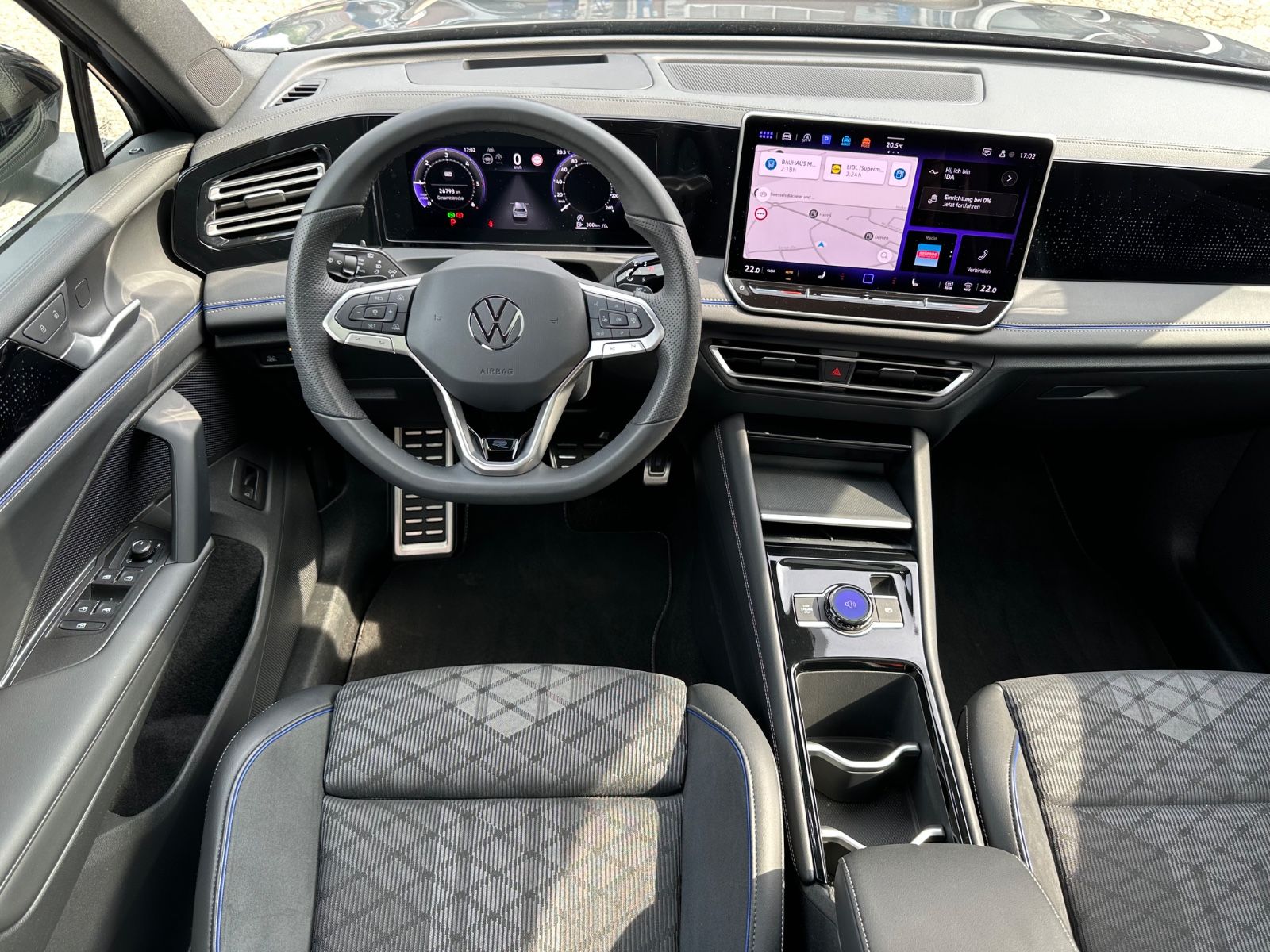 Fahrzeugabbildung Volkswagen Tiguan 2.0 TDI 4M R-Line Pano/AHK/ACC/Navi