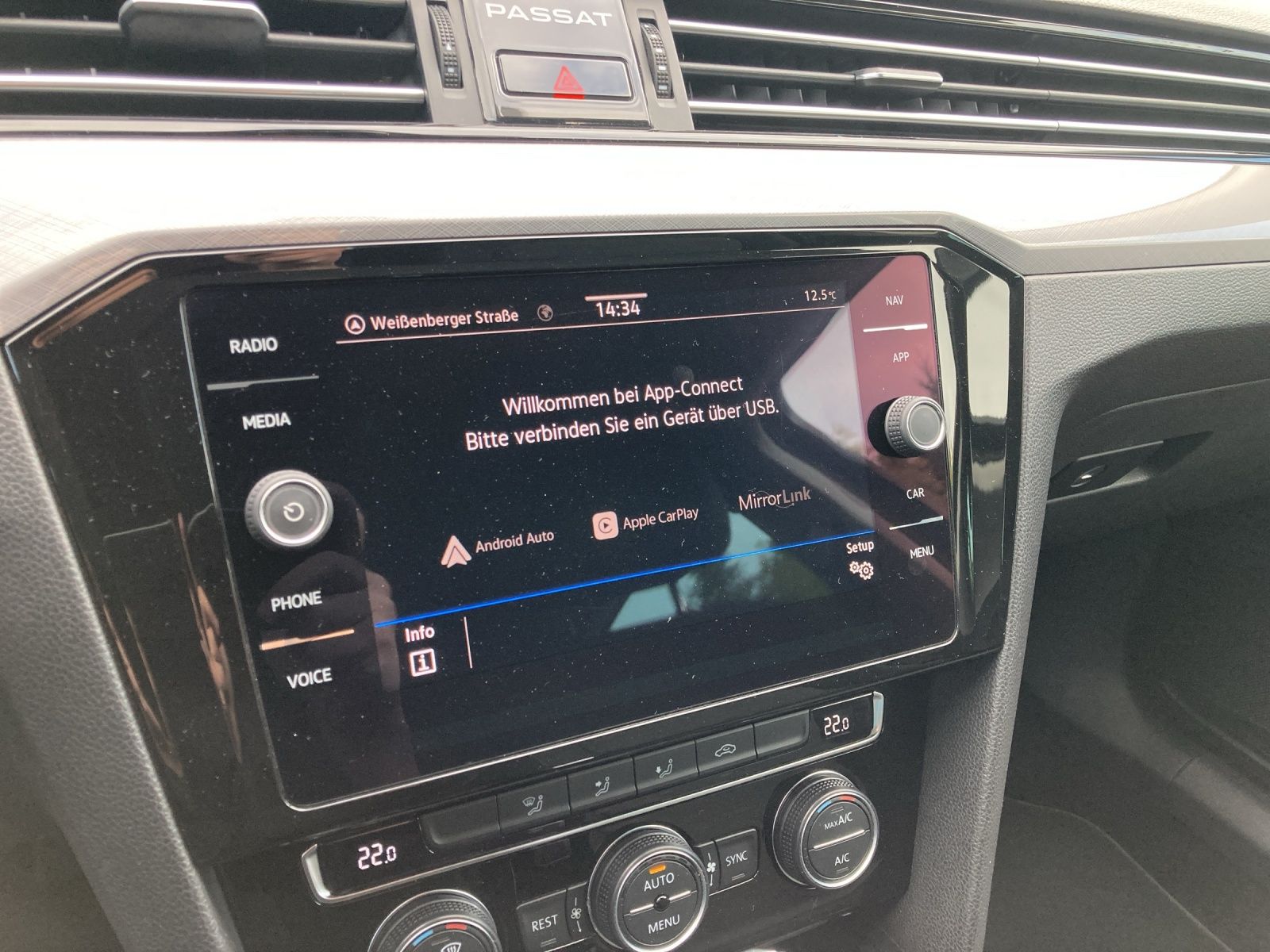 Fahrzeugabbildung Volkswagen Passat Variant BUSINESS TSI DSG LED Navi ACC SH