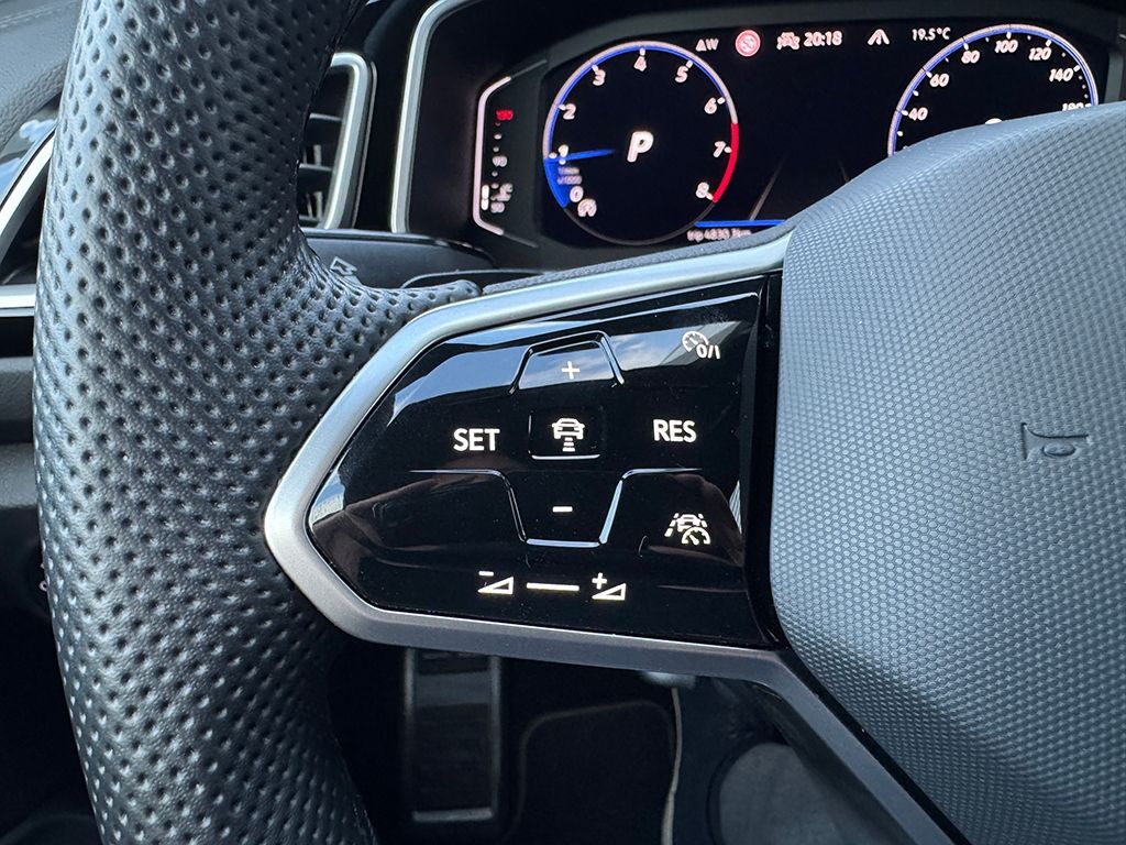 T-Roc 1.5 TSI DSG R-LINE *AHK*NAVI*KEYLESS*