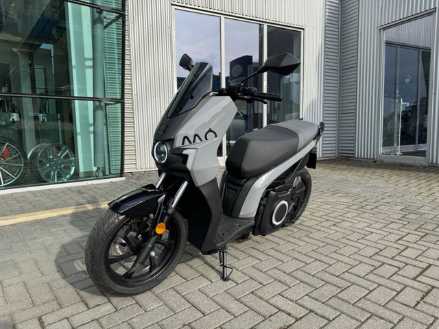 Seat MO 125 E-Scooter  Barcelona Grey