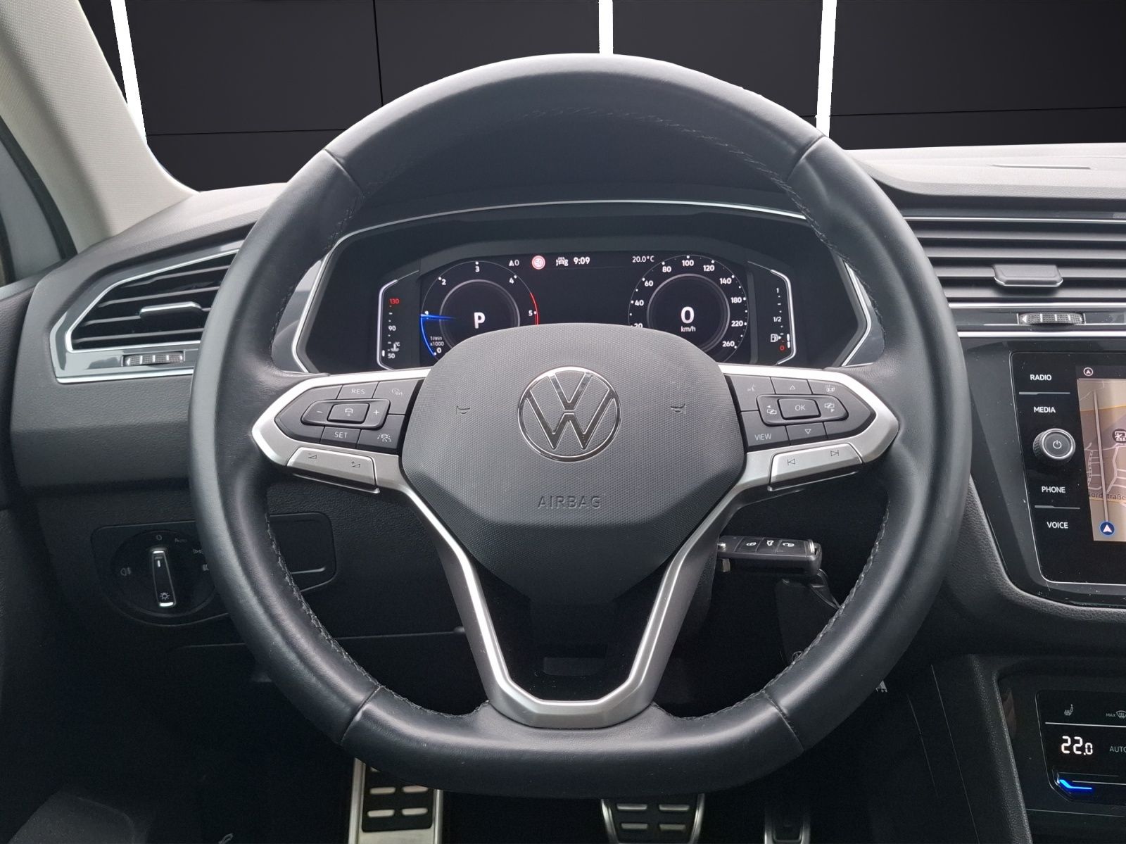 Fahrzeugabbildung Volkswagen Tiguan TDI Urban Sport DSG LED AHK Navi AID ACC