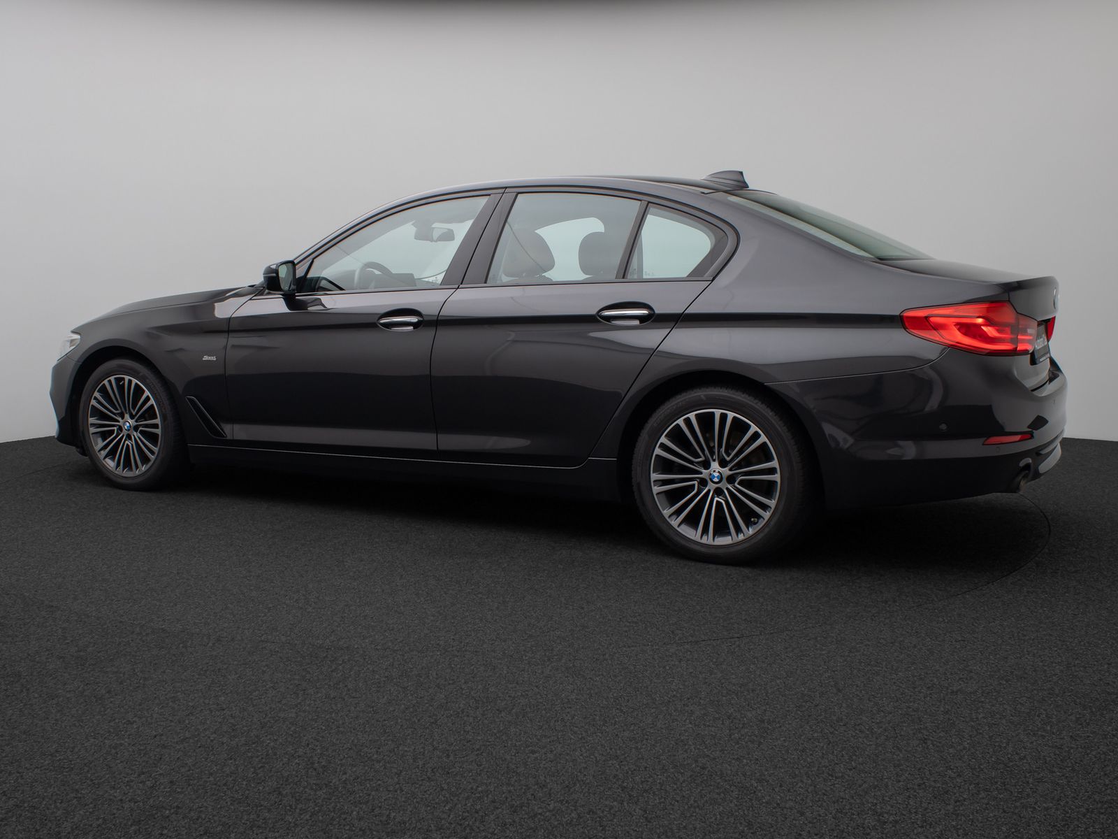 Fahrzeugabbildung BMW 520d Sport Line Kamera HUD H/K Lenkrhzg Alarm