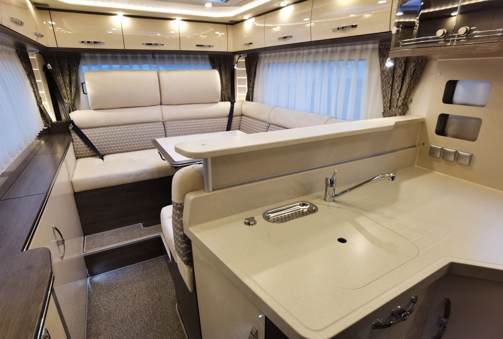 Fahrzeugabbildung Phoenix Maxi-Alkoven 7900 QRSL Modell 2025