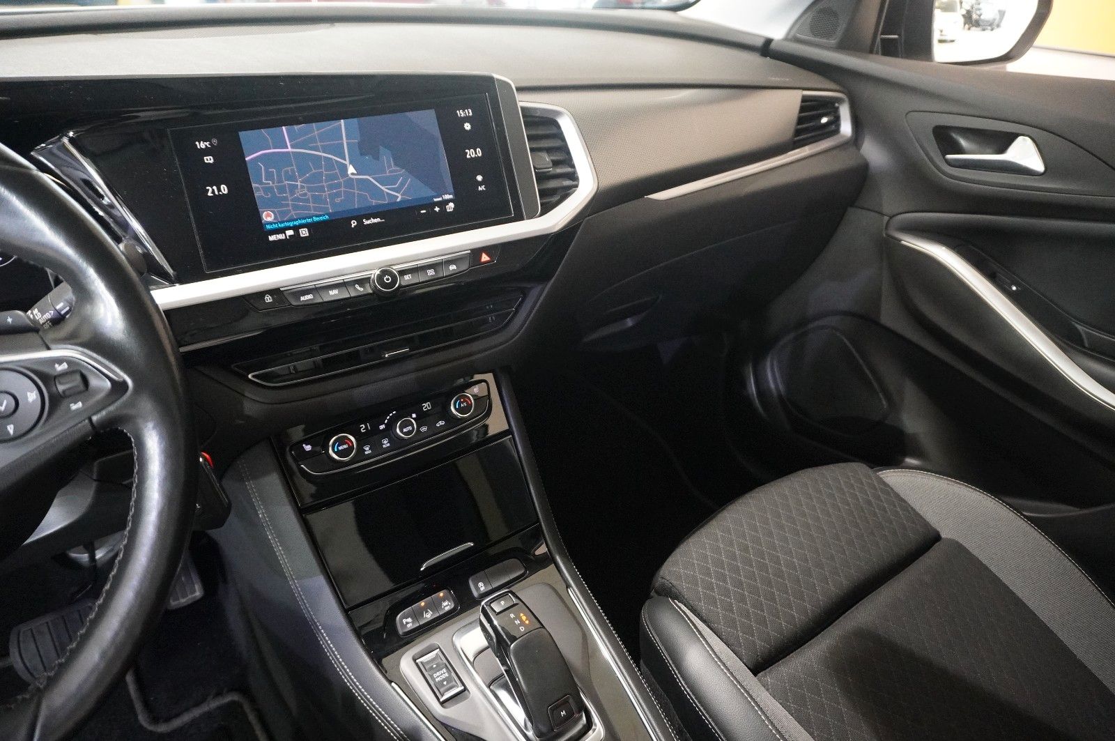 Fahrzeugabbildung Opel Grandland (X) 1.5D ELEGANCE NAVI/LED/KAMERA/AHK