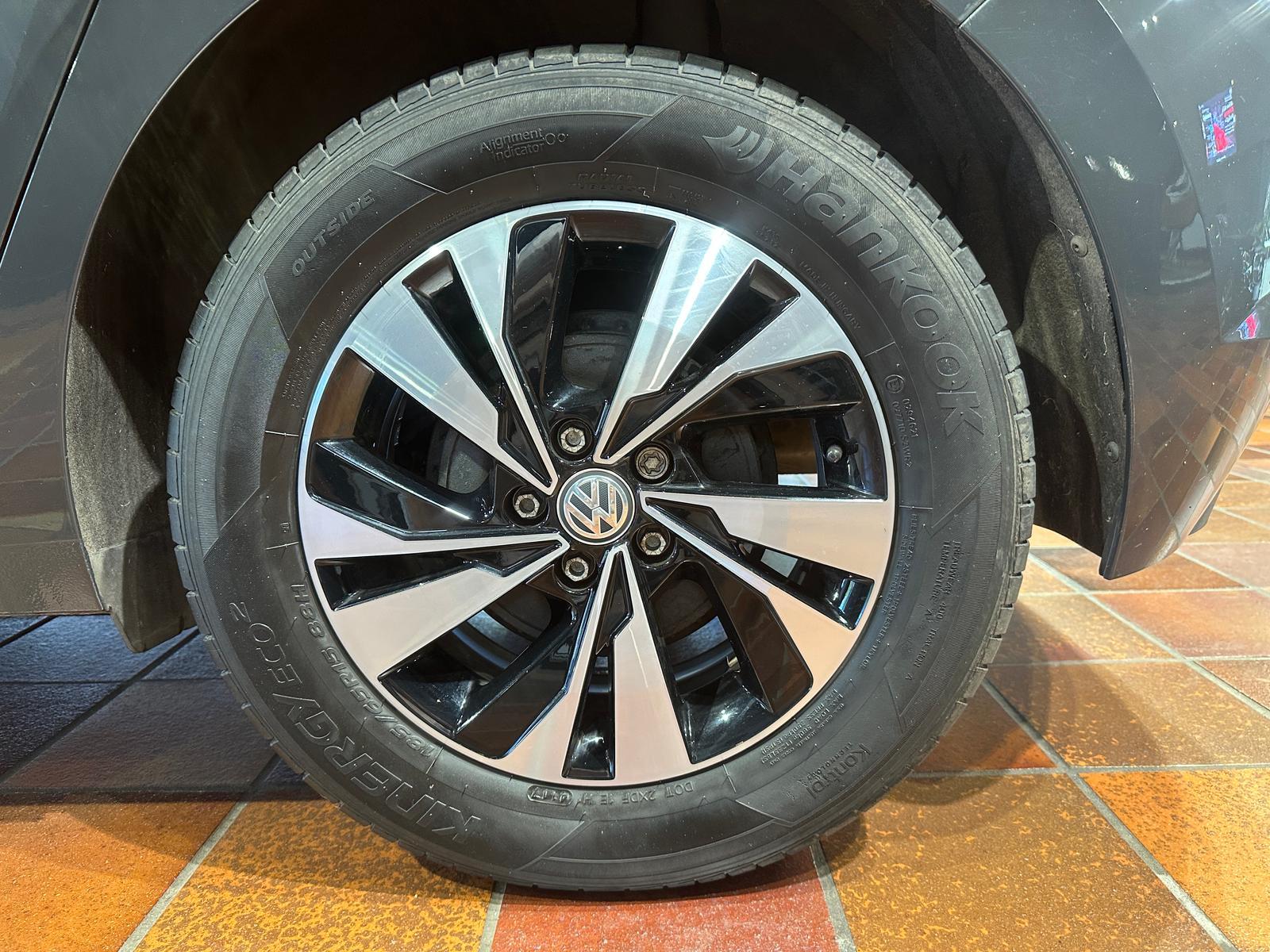 Volkswagen POLO COMFORTLINE KEYLESS TEMPOMAT PDC KAMERA NAV