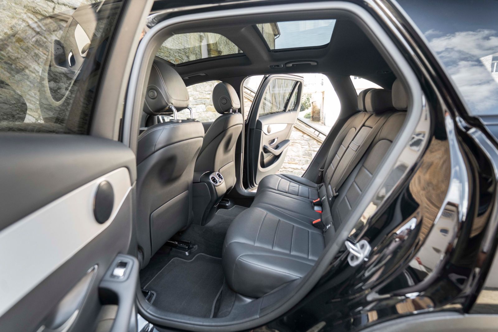 Fahrzeugabbildung Mercedes-Benz GLC 300 4MATIC LED 360° PANO TOTW NAV OFFROAD