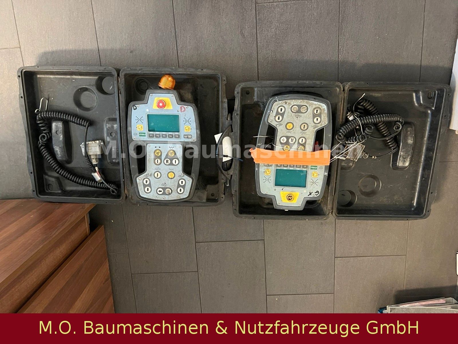 Fahrzeugabbildung Vögele Super 1800-2 / 2x Display / 2x Sensor /2x 50 cm/