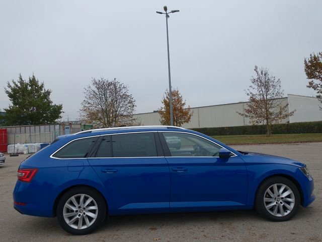 Skoda Superb Combi Premium Edition Xenon Leder Navi