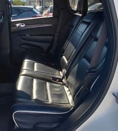 Jeep Grand Cherokee - 12