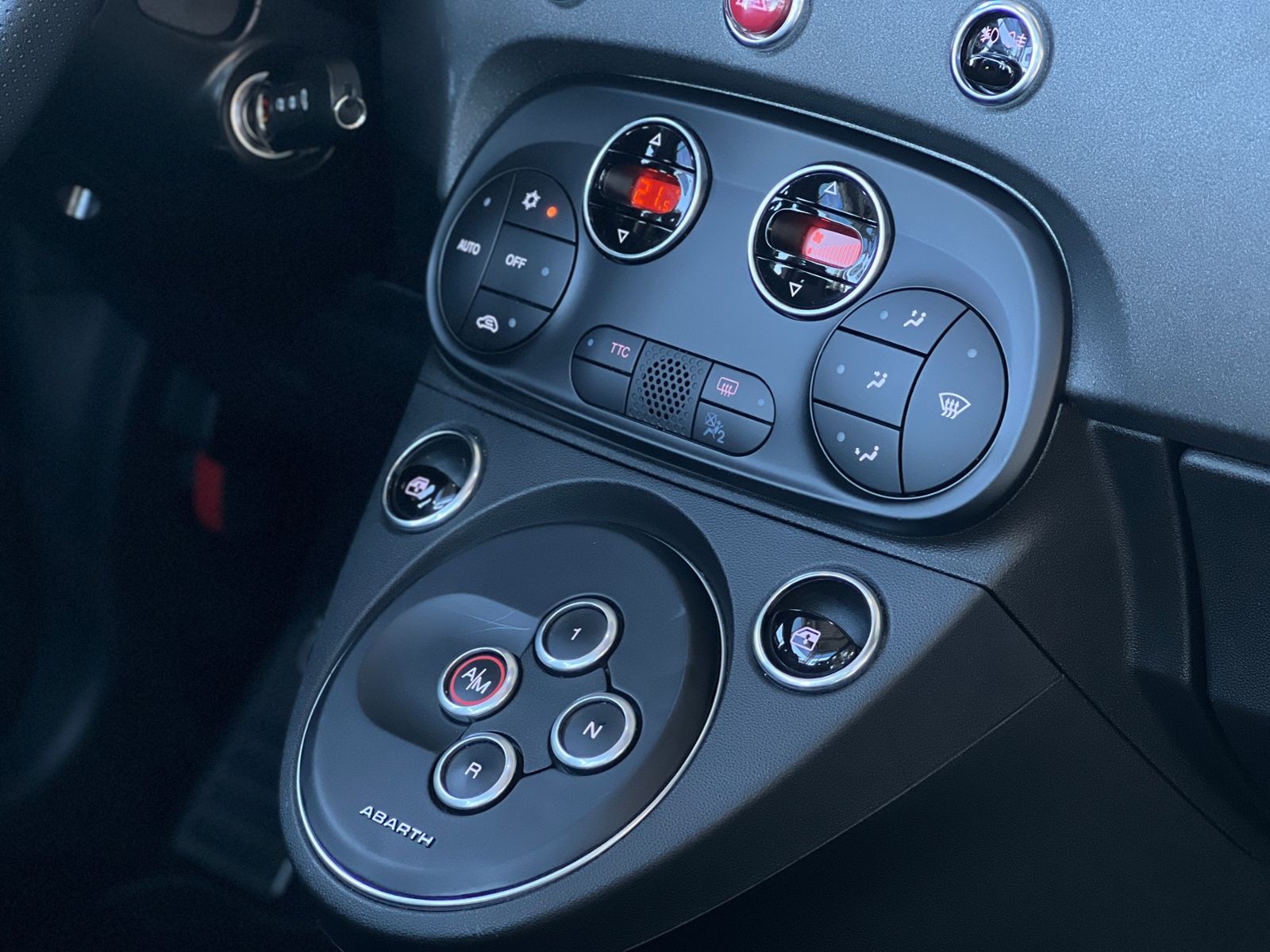 Fahrzeugabbildung Abarth 595C esseesse BEATS XENON NAVI ALU