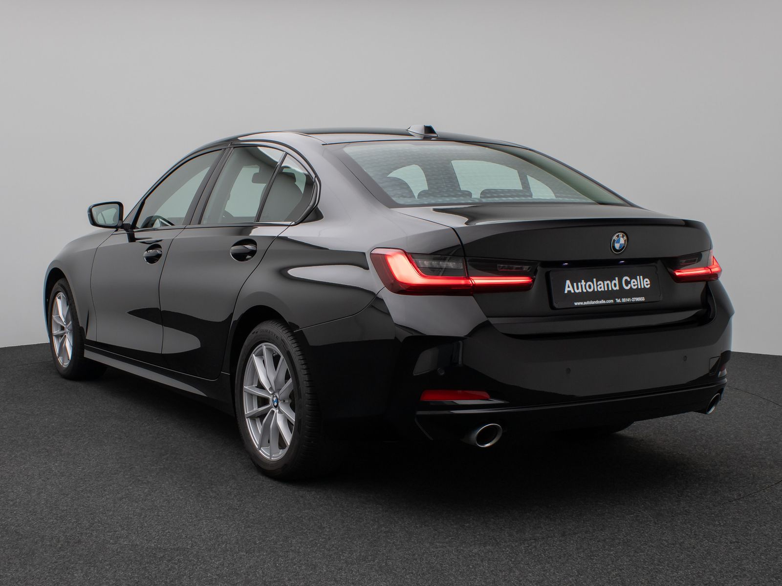 Fahrzeugabbildung BMW 318i DAB PDC Widscreen Geschwindigkeitsreg LED