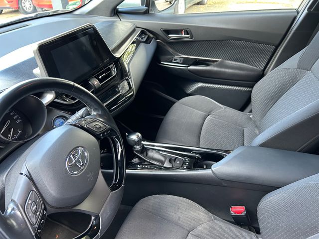 Fahrzeugabbildung Toyota C-HR Hybrid Team D+Kamera+Navi+LED+BT+PDC+SHZ+BC