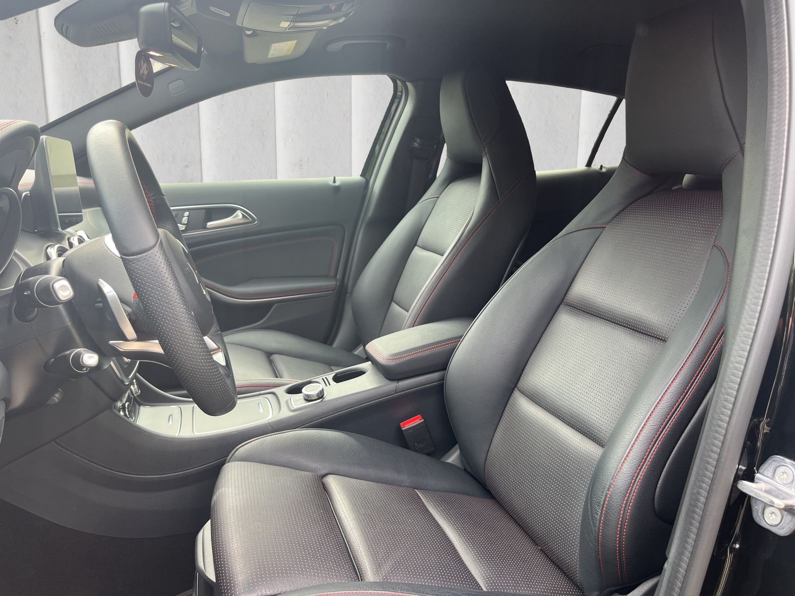 Fahrzeugabbildung Mercedes-Benz GLA 180 AMG-LINE*NIGHT-PAKET*LED*KEYLESS*LEDER**